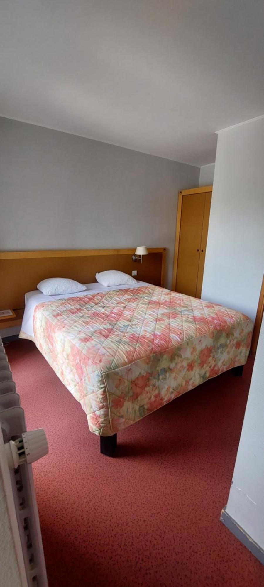 Logis Hotel Restaurant Le Cygne Yssingeaux Kültér fotó